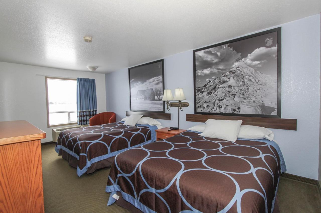 Super 8 By Wyndham Ab Hotel 2*