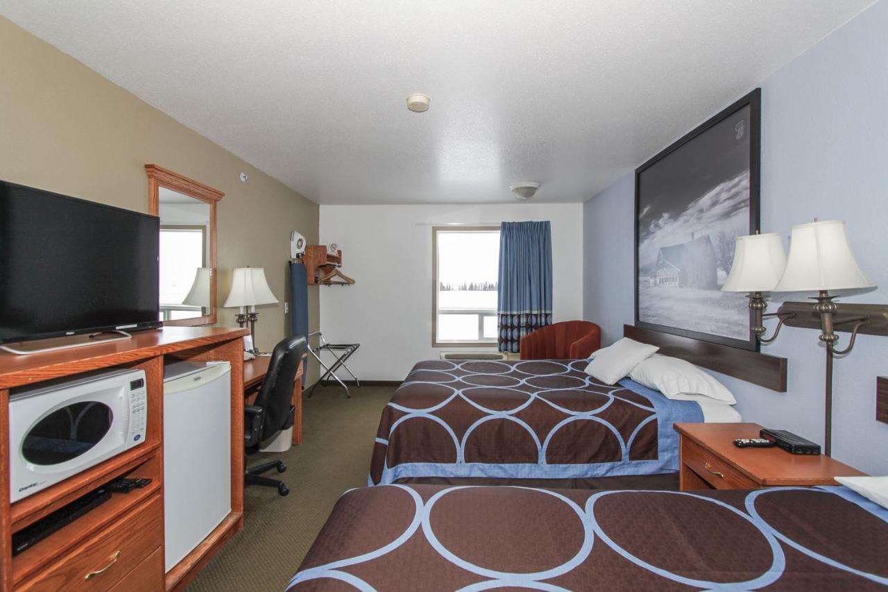 Super 8 By Wyndham Ab Hotel