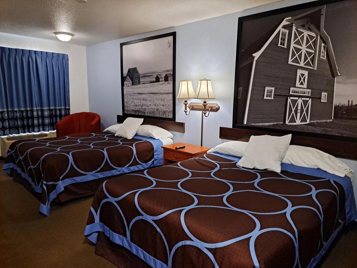 Hotel Super 8 By Wyndham Ab 2*
